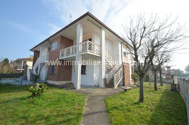 casa indipendente in vendita a Comacchio in zona Lido degli Scacchi