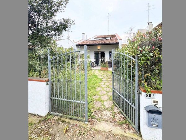 casa indipendente in vendita a Comacchio in zona Lido di Spina