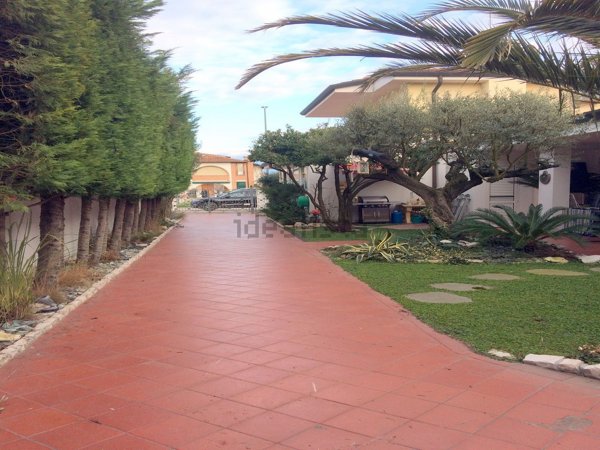 casa indipendente in vendita a Comacchio in zona Lido degli Estensi