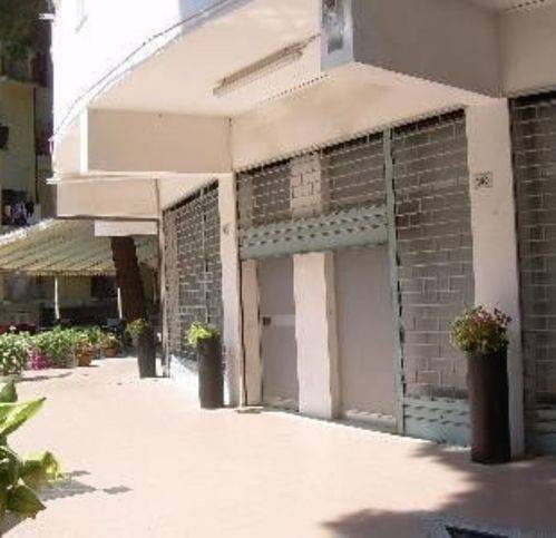 negozio in vendita a Comacchio in zona Lido degli Estensi
