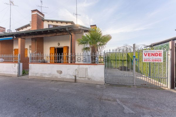 casa indipendente in vendita a Comacchio in zona Lido degli Estensi