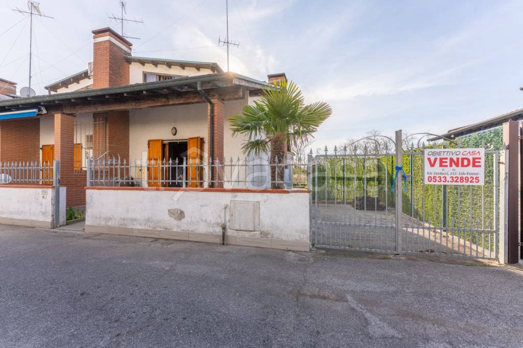 casa indipendente in vendita a Comacchio in zona Lido degli Estensi