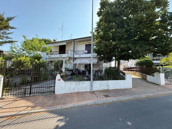 casa indipendente in vendita a Comacchio in zona Lido degli Scacchi