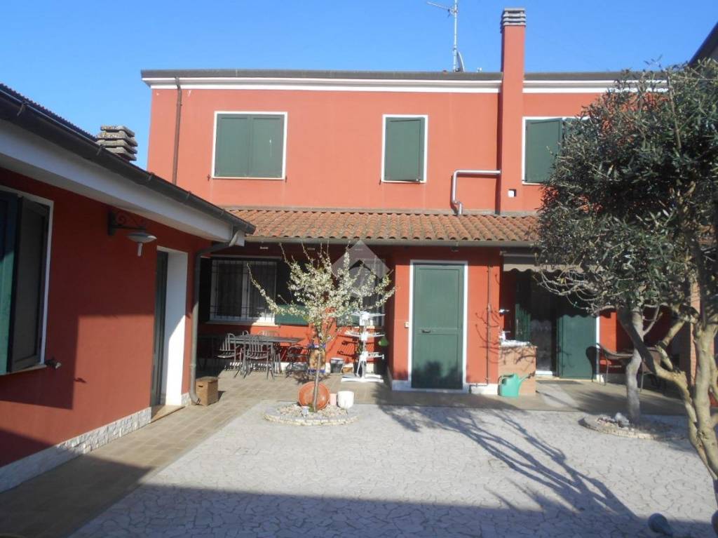 casa indipendente in vendita a Comacchio in zona Porto Garibaldi