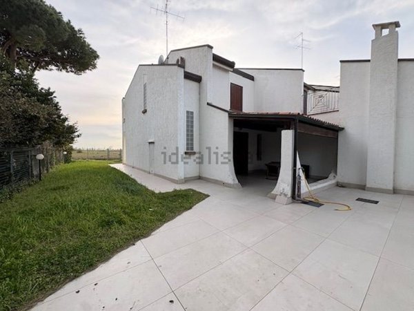 casa indipendente in vendita a Comacchio in zona Lido di Spina