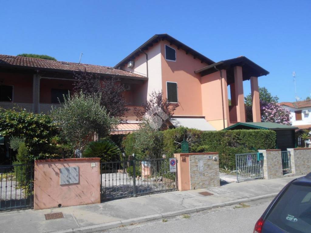 casa indipendente in vendita a Comacchio in zona Lido degli Scacchi