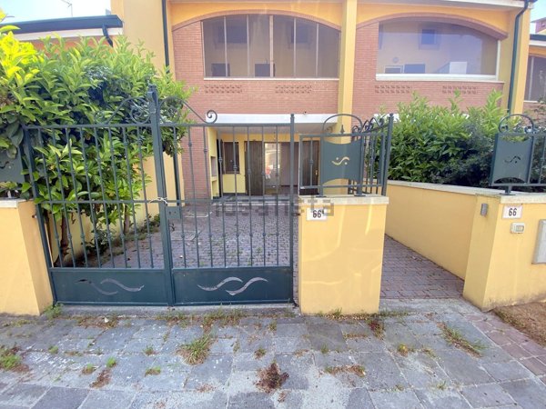 casa indipendente in vendita a Comacchio in zona Lido delle Nazioni