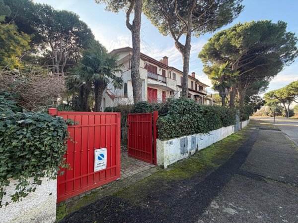 casa indipendente in vendita a Comacchio in zona Lido di Spina