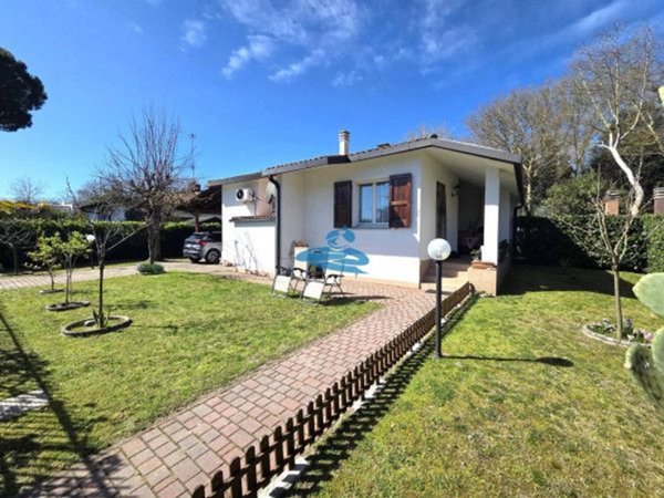 casa indipendente in vendita a Comacchio in zona Lido delle Nazioni