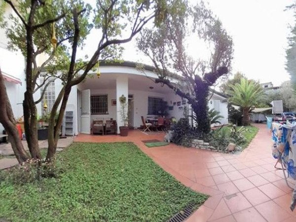 casa indipendente in vendita a Comacchio in zona Lido degli Estensi