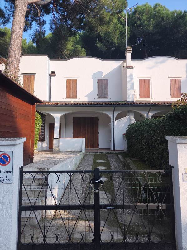 ufficio in vendita a Comacchio in zona Lido di Spina