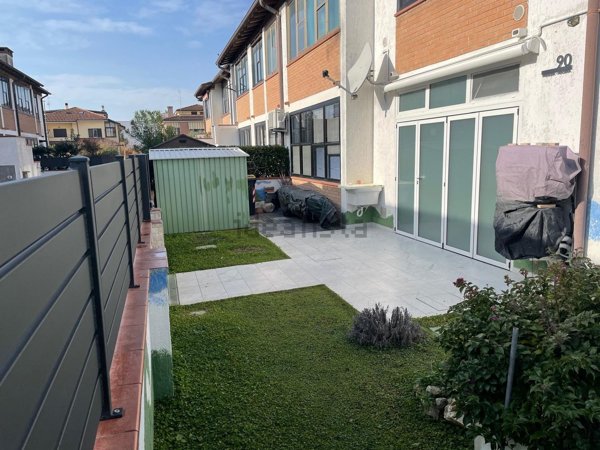 casa indipendente in vendita a Comacchio in zona Lido degli Estensi