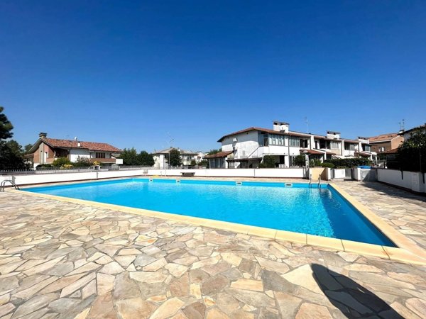 casa indipendente in vendita a Comacchio in zona Lido degli Estensi