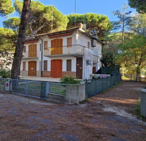 casa indipendente in vendita a Comacchio in zona Lido di Spina