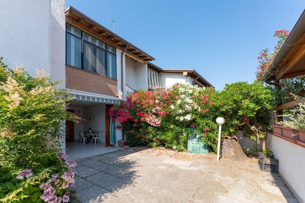 casa indipendente in vendita a Comacchio in zona Lido degli Estensi