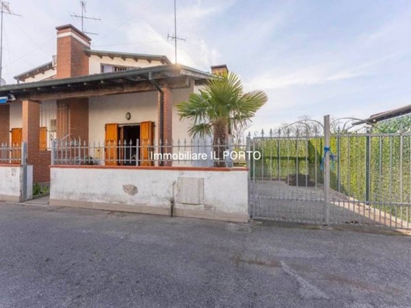 casa indipendente in vendita a Comacchio in zona Lido degli Estensi