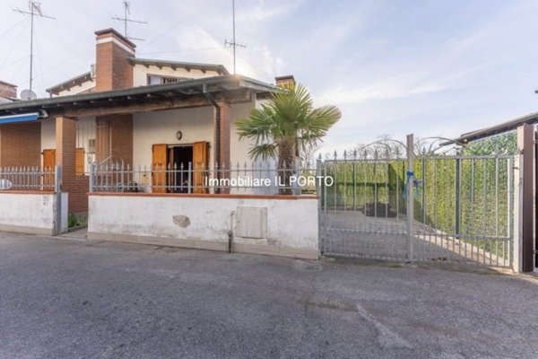 casa indipendente in vendita a Comacchio in zona Lido degli Estensi