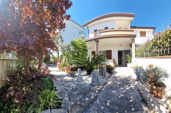 casa indipendente in vendita a Comacchio in zona Lido di Pomposa