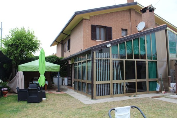 casa indipendente in vendita a Comacchio in zona Lido degli Scacchi