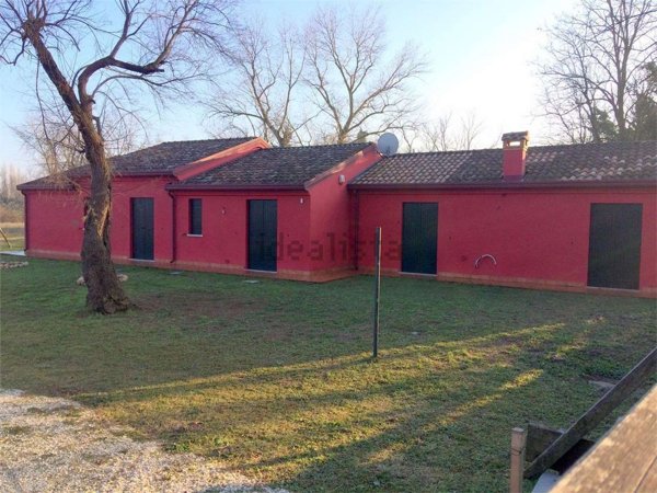 casa indipendente in vendita a Comacchio in zona Lido delle Nazioni