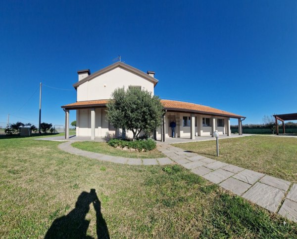 casa indipendente in vendita a Comacchio in zona Lido di Volano