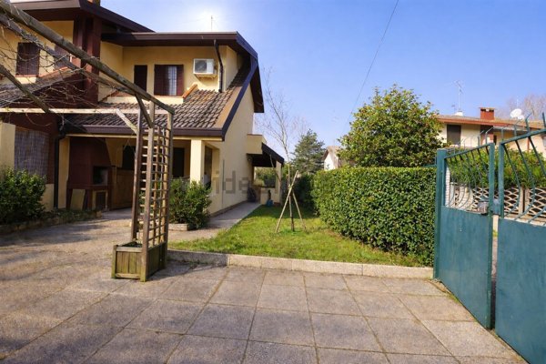 casa indipendente in vendita a Comacchio in zona Lido degli Scacchi