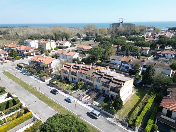 casa indipendente in vendita a Comacchio in zona Lido delle Nazioni