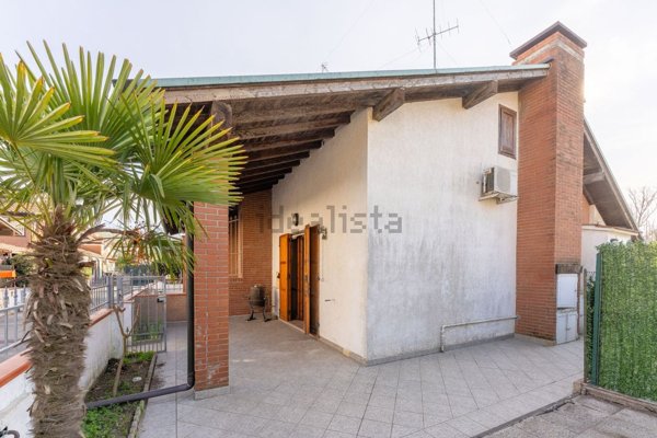 casa indipendente in vendita a Comacchio in zona Lido degli Estensi