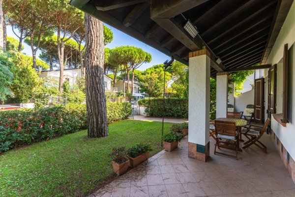 casa indipendente in vendita a Comacchio in zona Lido di Spina