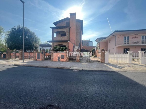 appartamento in vendita a Comacchio in zona Porto Garibaldi