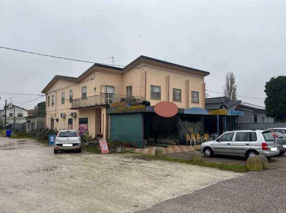negozio in vendita a Comacchio