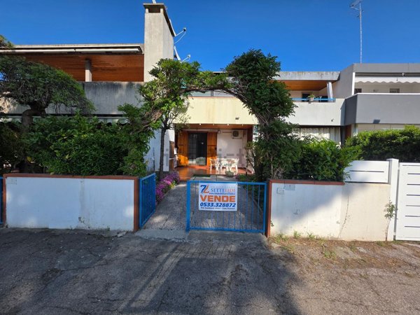 casa indipendente in vendita a Comacchio in zona Lido degli Estensi