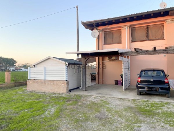 casa indipendente in vendita a Comacchio in zona San Giuseppe