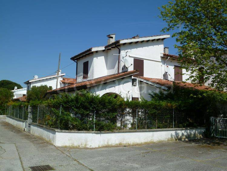 casa indipendente in vendita a Comacchio in zona Lido delle Nazioni