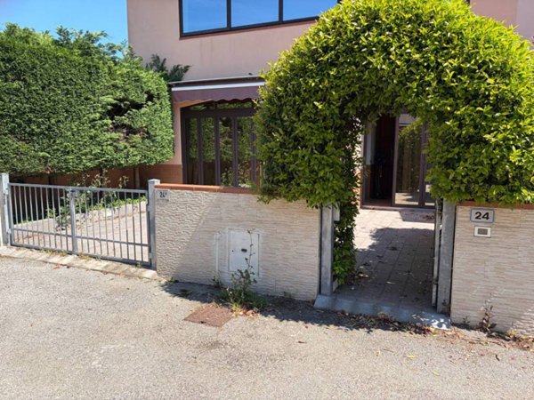 casa indipendente in vendita a Comacchio in zona Lido degli Scacchi