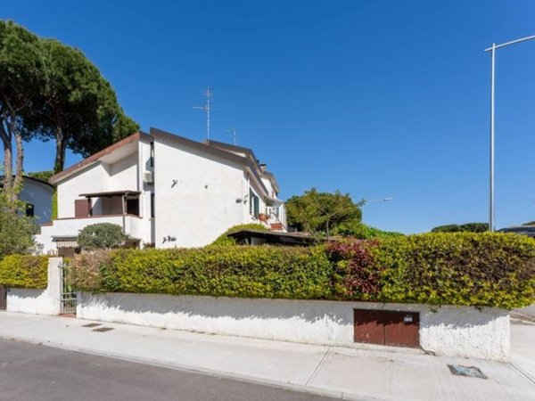 casa indipendente in vendita a Comacchio in zona Lido di Spina