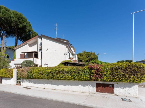 casa indipendente in vendita a Comacchio in zona Lido di Spina
