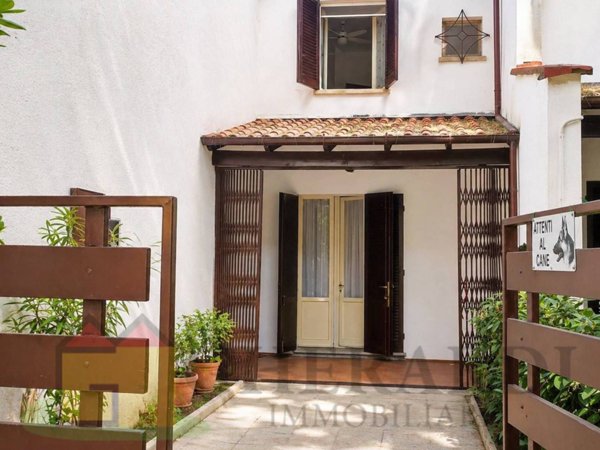 casa indipendente in vendita a Comacchio in zona Lido di Spina