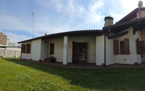 casa indipendente in vendita a Comacchio in zona Lido di Pomposa