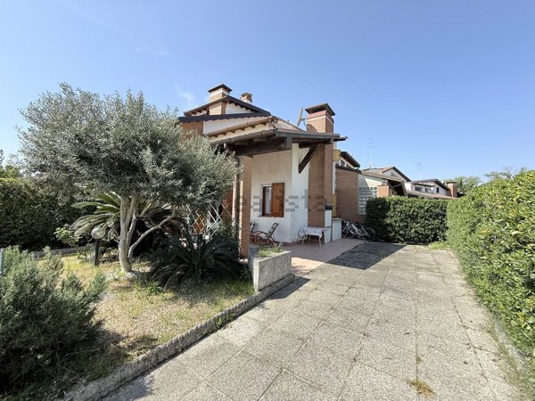casa indipendente in vendita a Comacchio in zona Lido delle Nazioni
