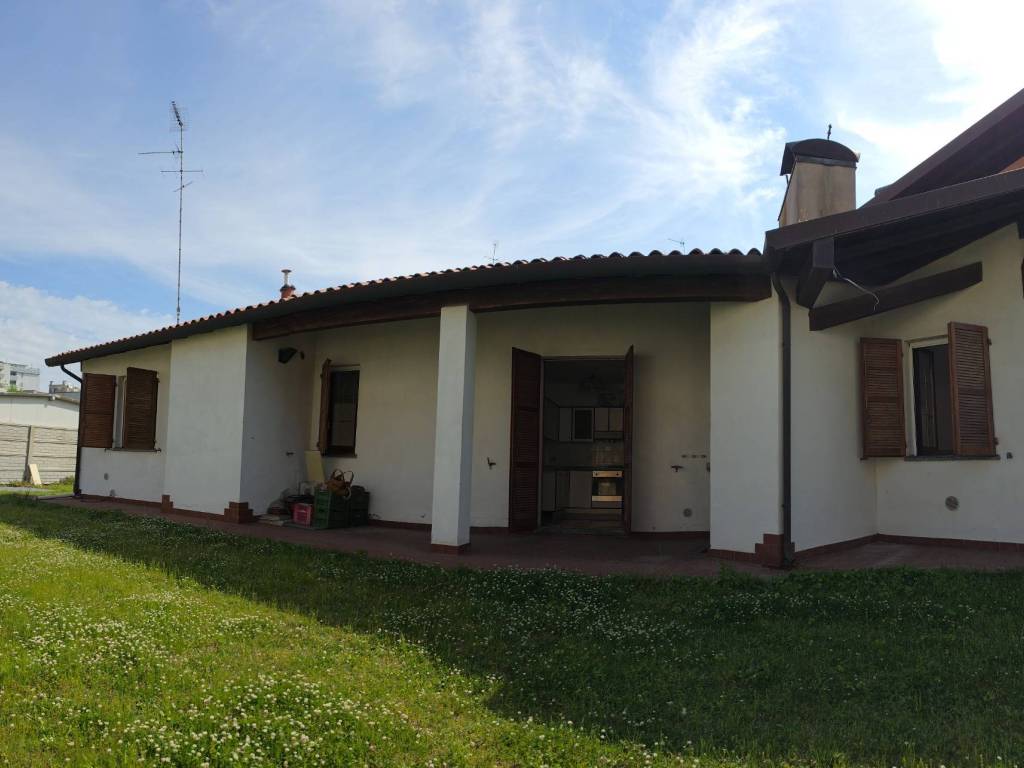 casa indipendente in vendita a Comacchio in zona Lido di Pomposa