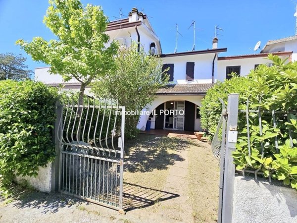 appartamento in vendita a Comacchio in zona Lido degli Scacchi