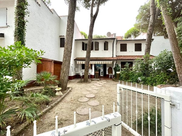 casa indipendente in vendita a Comacchio in zona Lido degli Estensi