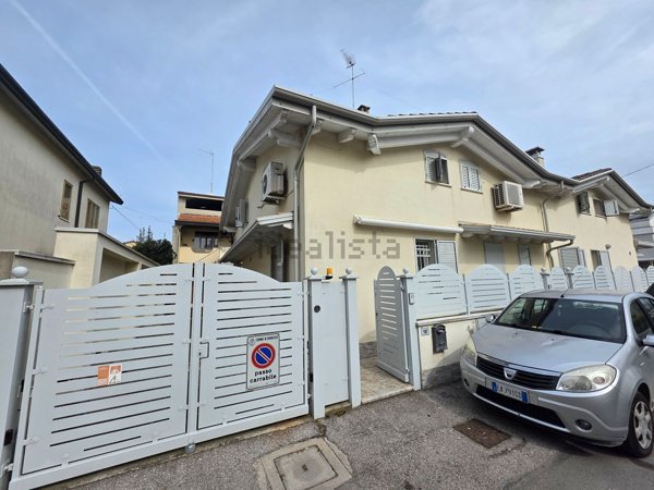 casa indipendente in vendita a Comacchio in zona Porto Garibaldi