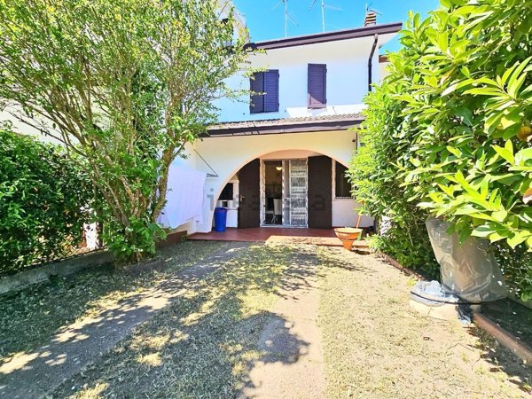 casa indipendente in vendita a Comacchio in zona Lido degli Scacchi