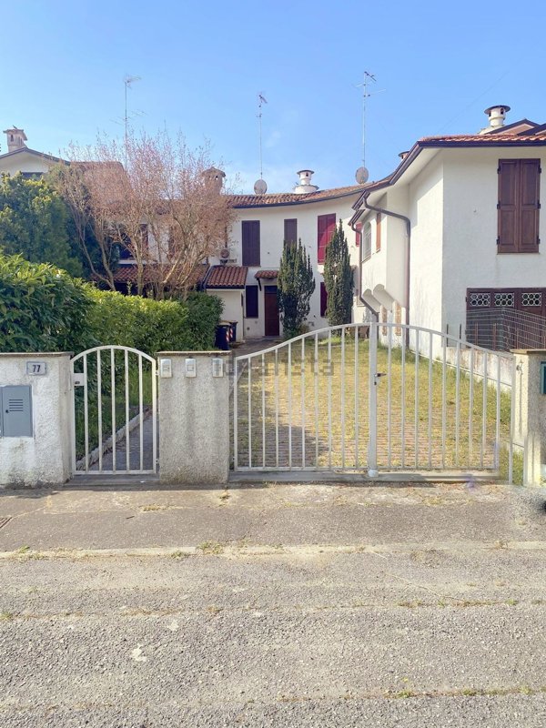 casa indipendente in vendita a Comacchio in zona Lido delle Nazioni