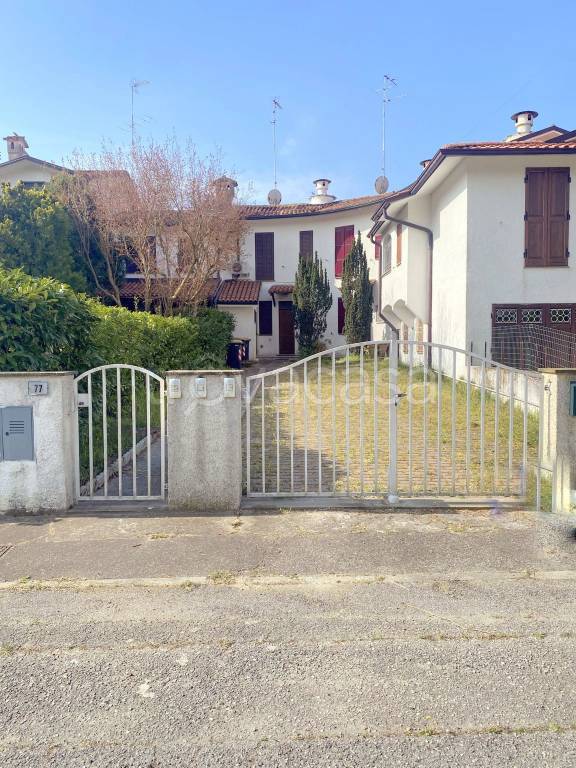 casa indipendente in vendita a Comacchio in zona Lido delle Nazioni