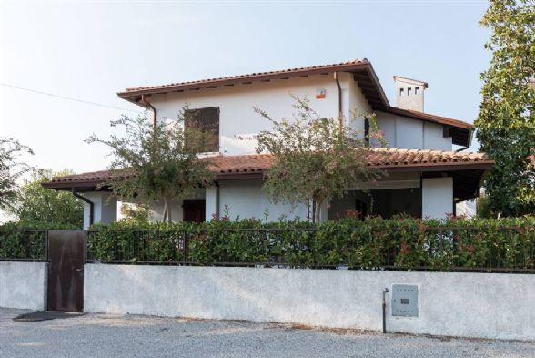 casa indipendente in vendita a Comacchio in zona Lido degli Estensi