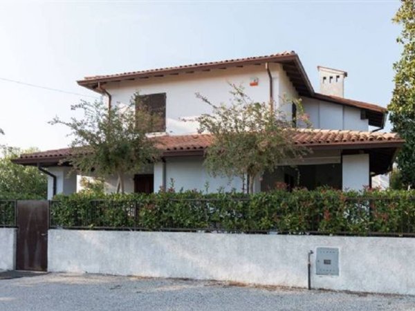 casa indipendente in vendita a Comacchio in zona Lido degli Estensi