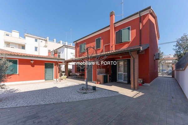 casa indipendente in vendita a Comacchio in zona Porto Garibaldi